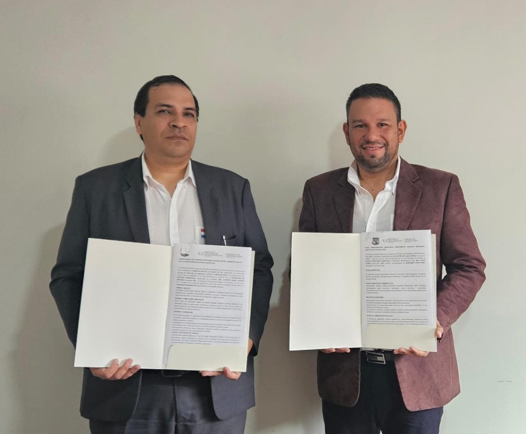 Firma de convenio con la Municipalidad de Yhú