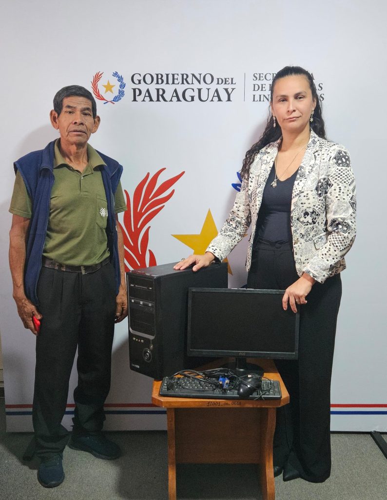 Entrega de Equipo Informático a la Comunidad Nivaĉlé