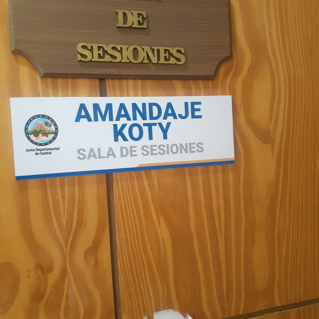 Nuevas señaléticas bilingües en la junta departamental de Central