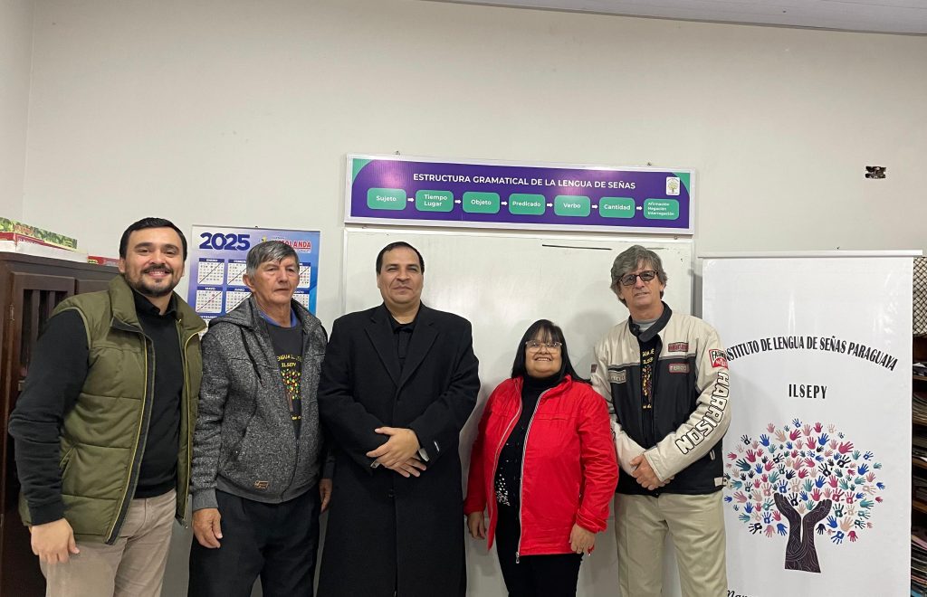El ministro de la Secretaría de Políticas Lingüísticas visita el Instituto de Lengua de Señas