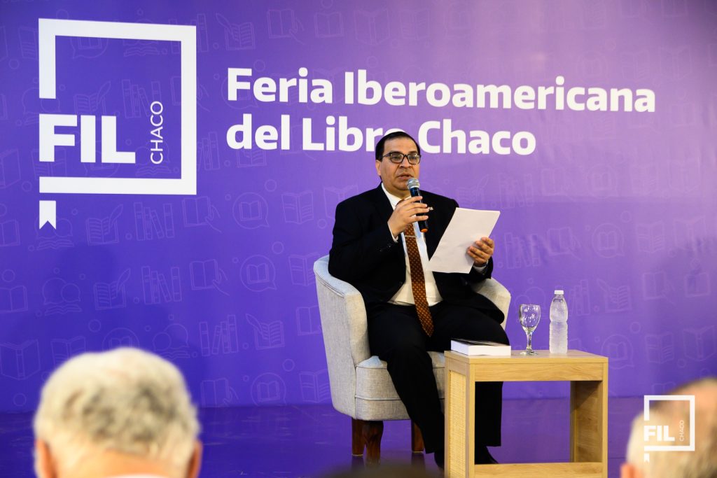 El ministro Javier Viveros expone en la Feria Iberoamericana del Libro