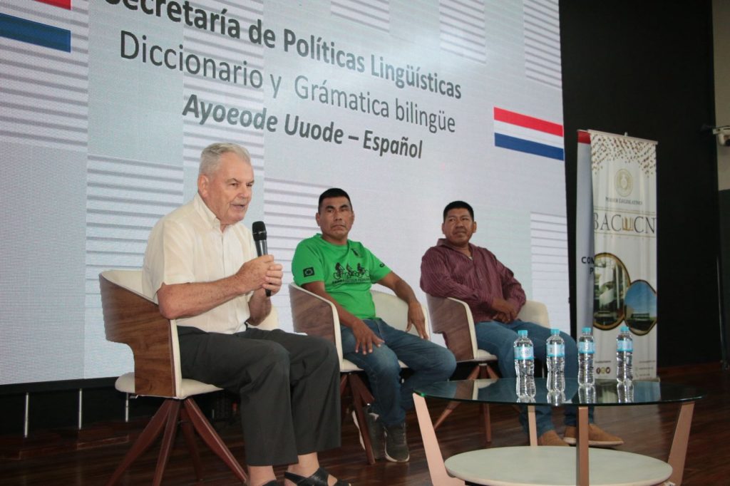 SPL presenta a la ciudadania diccionarios y gramáticas Ayoreo–Castellano en la Biblioteca del Congreso Nacional