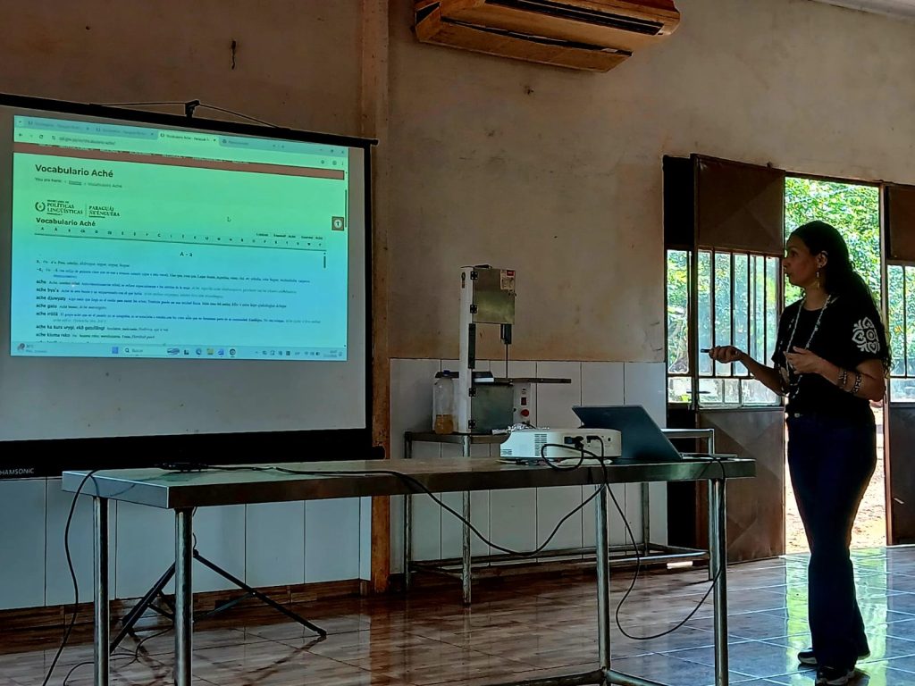 Lanzan vocabulario trilingüe Aché y aplicación móvil