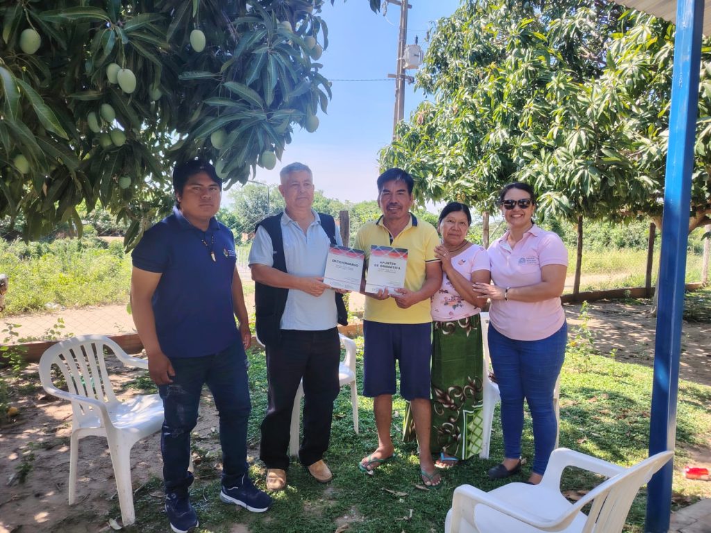 Entregan 400 materiales lingüísticos a comunidades ayoreo en Carmelo Peralta