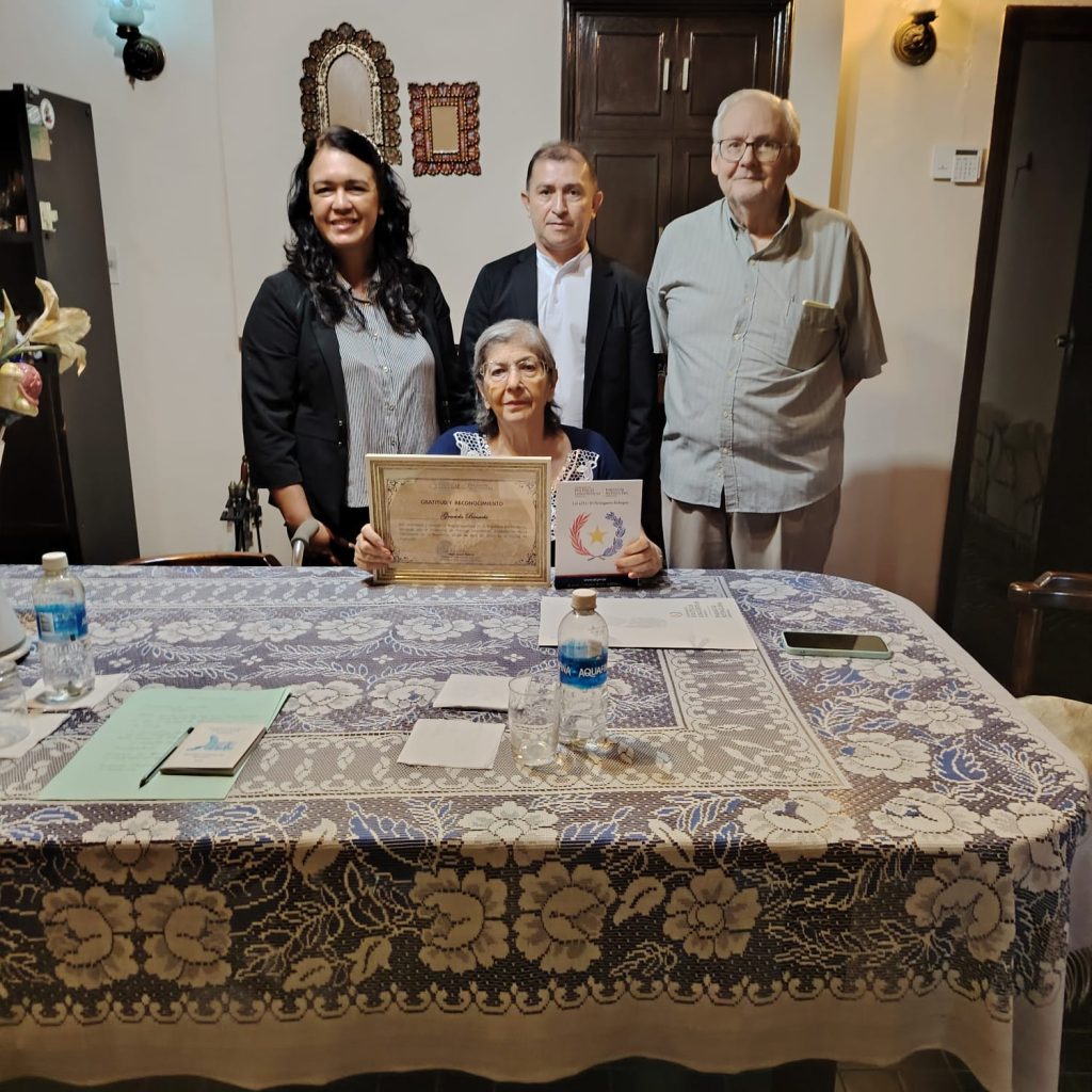 La Secretaría de Políticas Lingüísticas reconoce a la dra. Graciela Fanego de Bianchi por su aporte a la lengua española